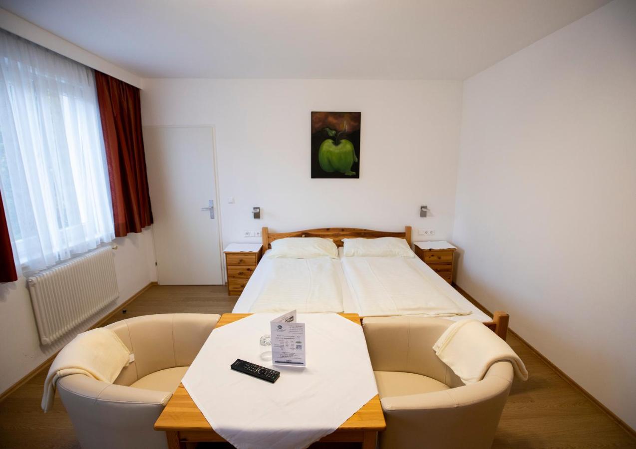 Hotel-Gasthof Martinek Baden Exterior photo