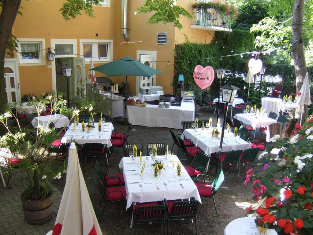 Hotel-Gasthof Martinek Baden Exterior photo